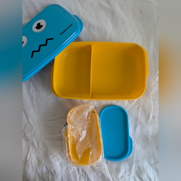 Tupperware Slim Lunch Container - Picture 2 of 7